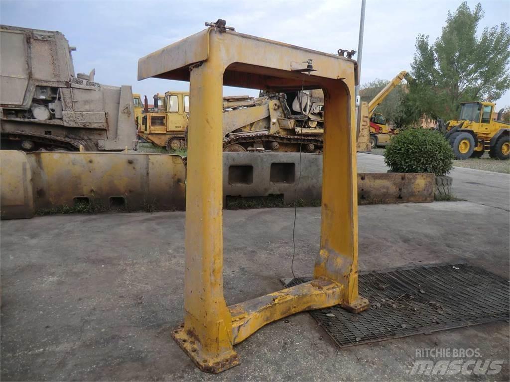 CAT 988B Шаси