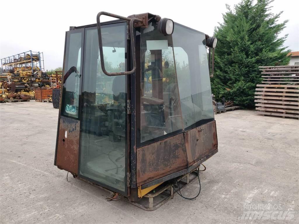 CAT 988G Шаси