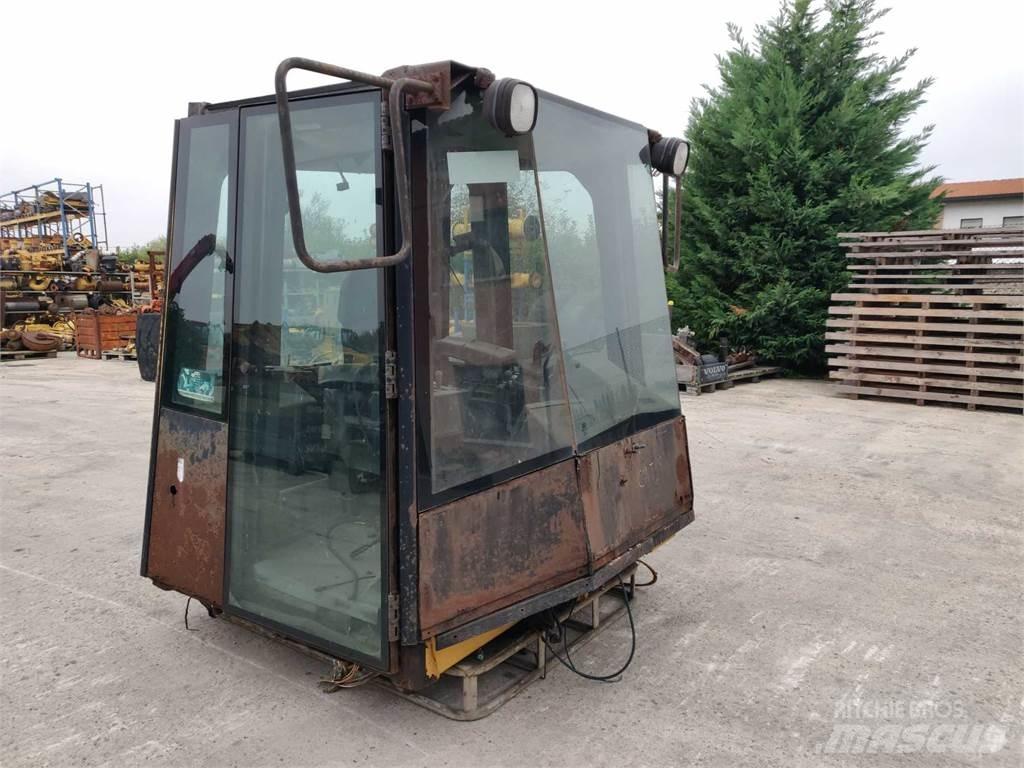 CAT 988G Шаси