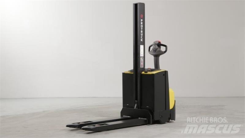 BT SWE080L Самоходни товарачи