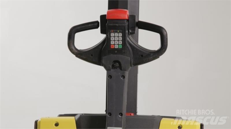 BT SWE080L Самоходни товарачи