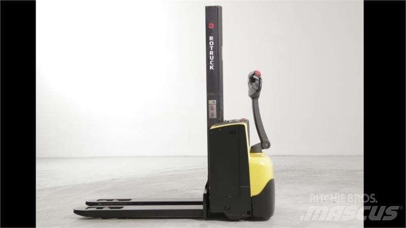 BT SWE080L Самоходни товарачи
