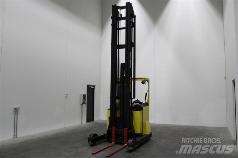 Hyster R2.0 Ретрак/ Високоповдигач с изместване на вилката напред