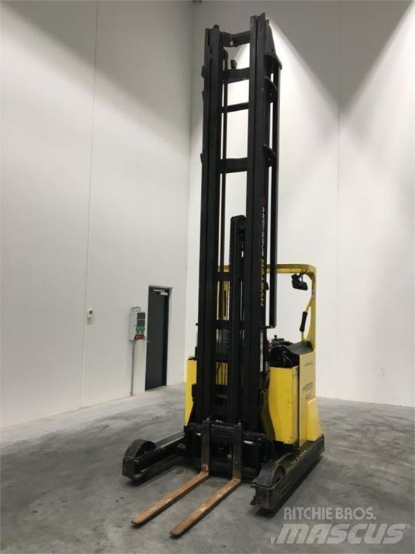 Hyster R2.0W Ретрак/ Високоповдигач с изместване на вилката напред