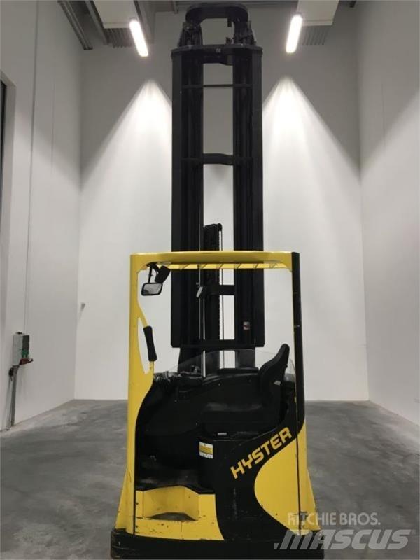 Hyster R2.0W Ретрак/ Високоповдигач с изместване на вилката напред