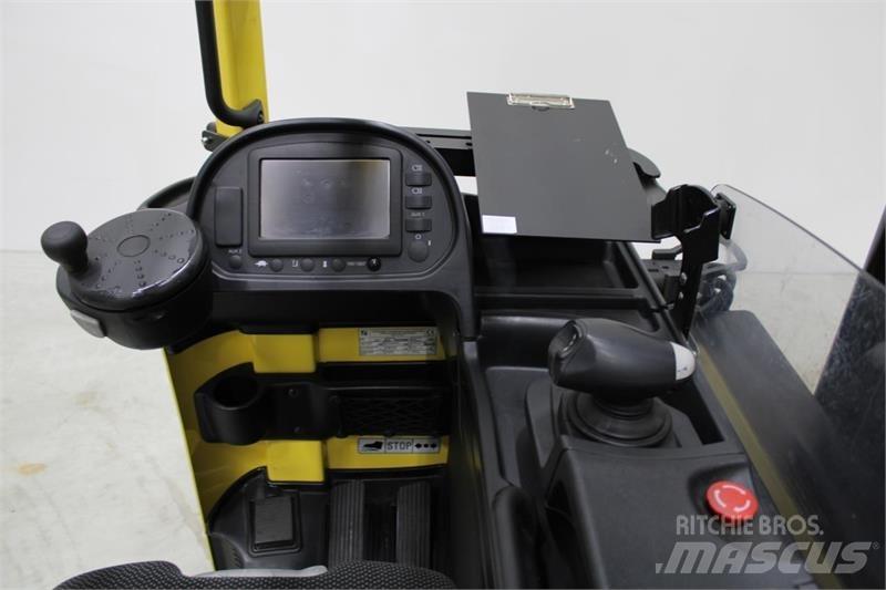 Hyster R2.5 Ретрак/ Високоповдигач с изместване на вилката напред