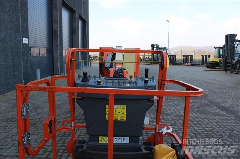 JLG E300AJP Съчленени стрелови подемници
