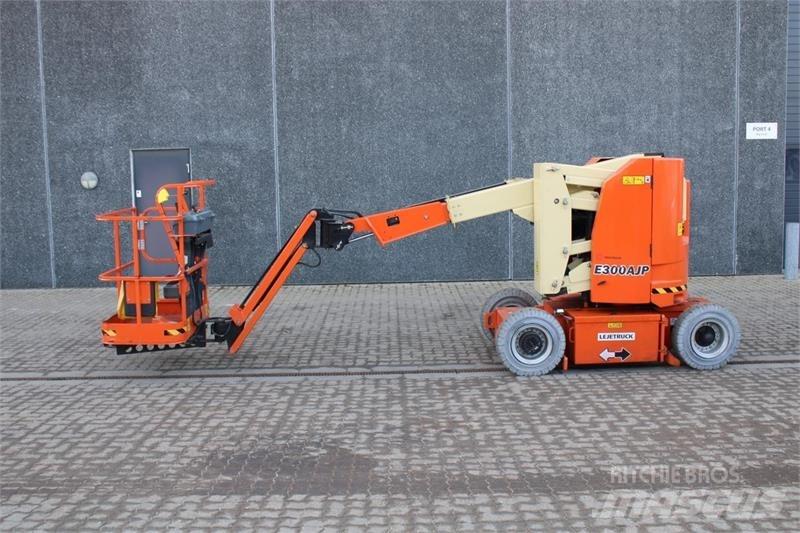 JLG E300AJP Съчленени стрелови подемници