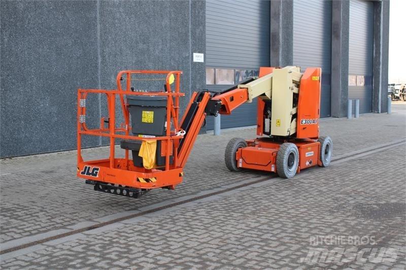 JLG E300AJP Съчленени стрелови подемници