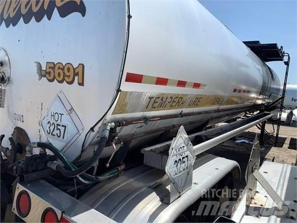 Etnyre STEEL 7,500 Полуремаркета цистерни
