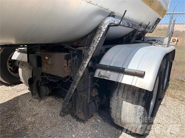 Etnyre STEEL 7,500 Полуремаркета цистерни

