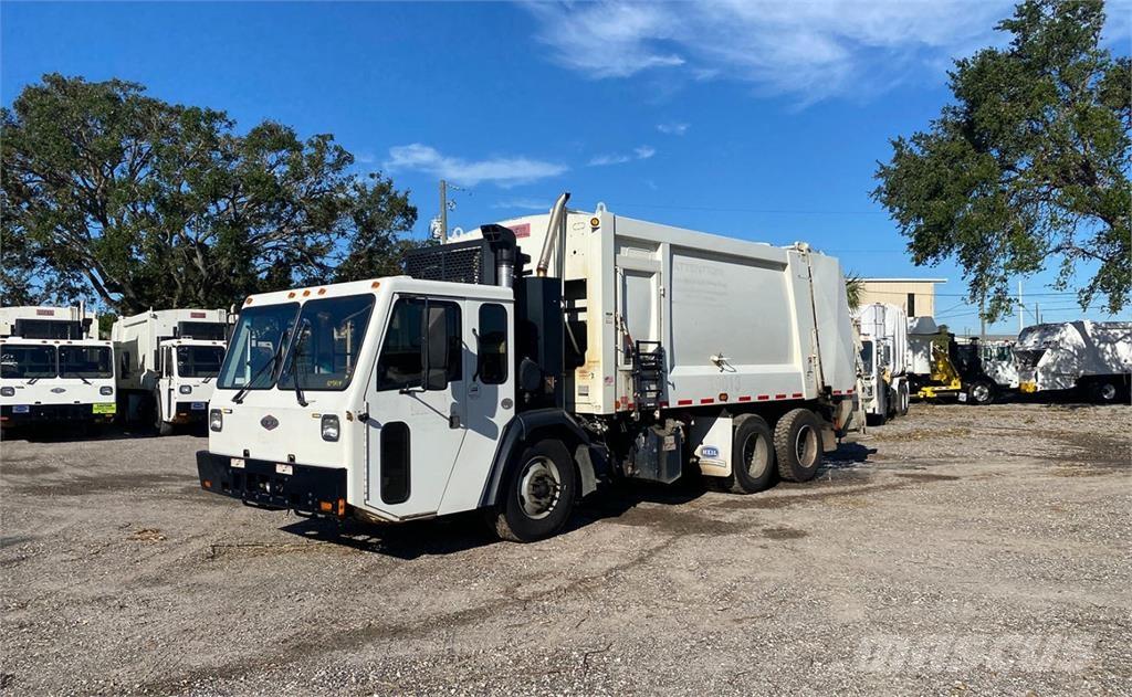 CCC LET2 Камиони за отпадъци