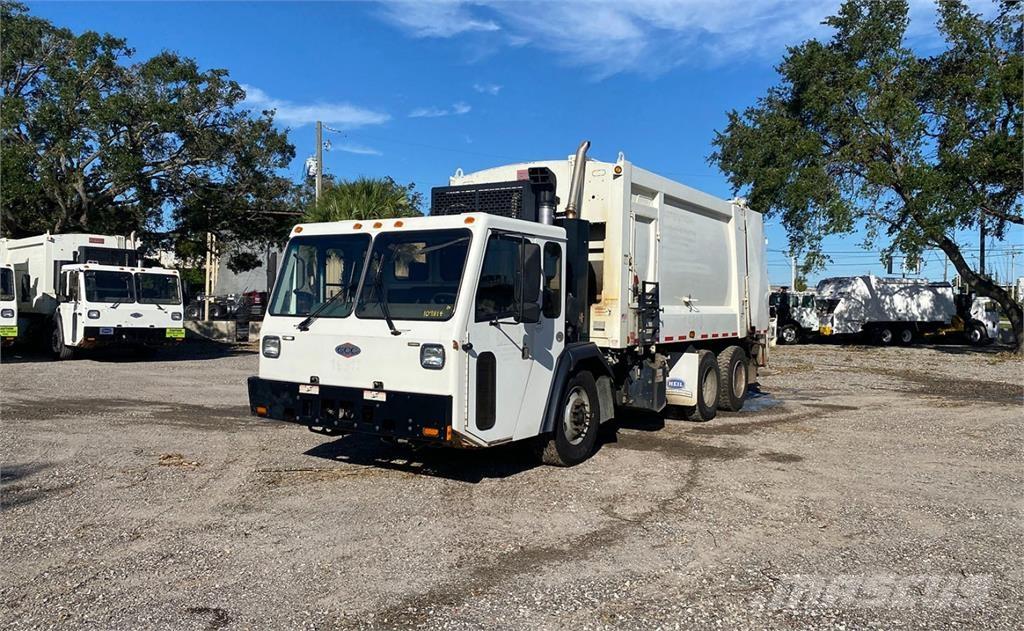 CCC LET2 Камиони за отпадъци