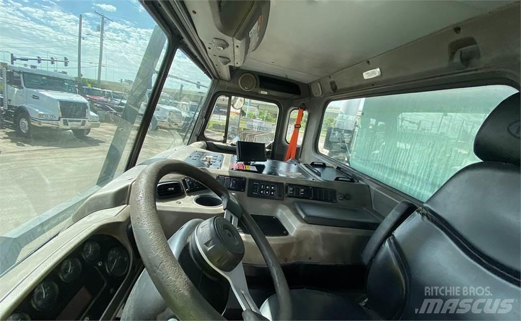 Peterbilt 320 Камиони за отпадъци