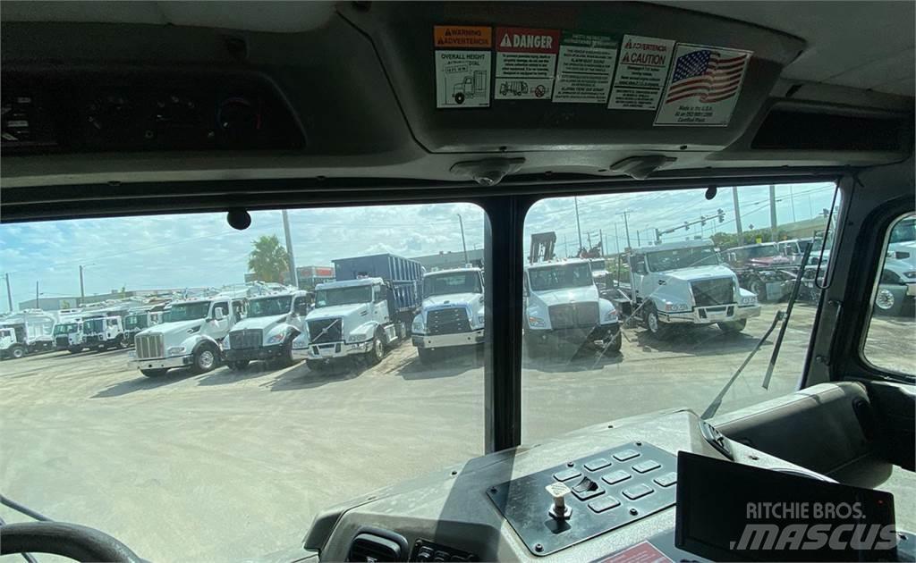 Peterbilt 320 Камиони за отпадъци