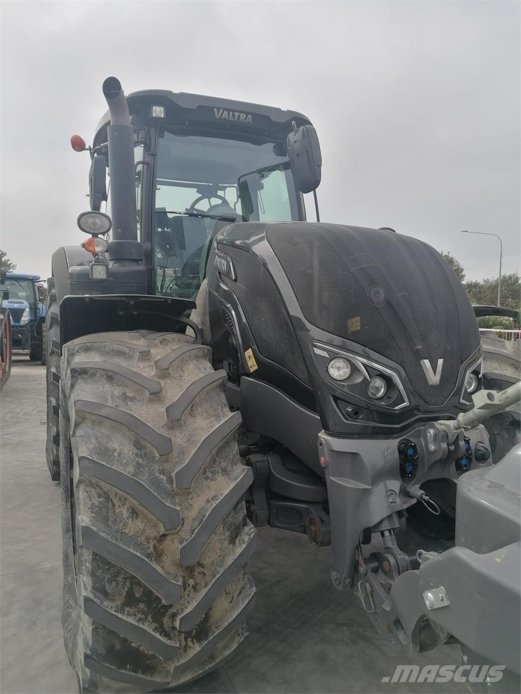 Valtra S324 Трактори