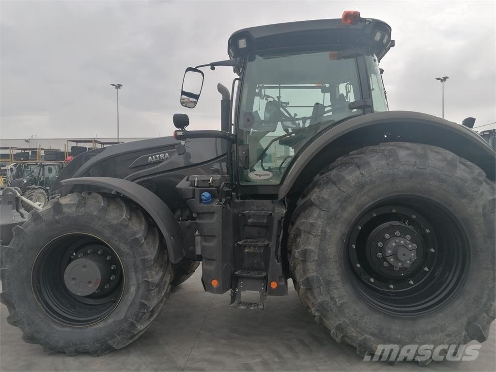 Valtra S324 Трактори