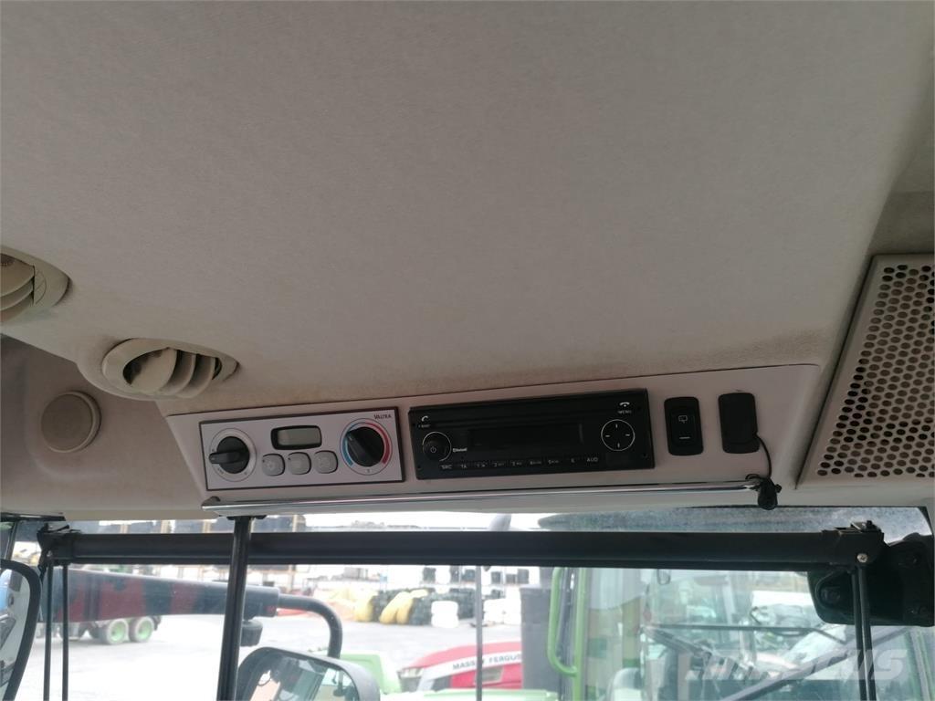 Valtra S324 Трактори