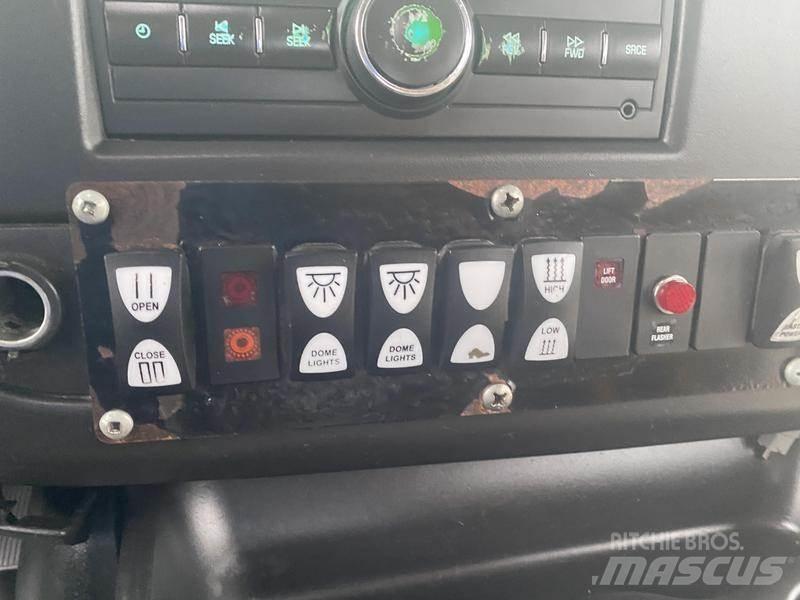 Chevrolet Express Мини бусове