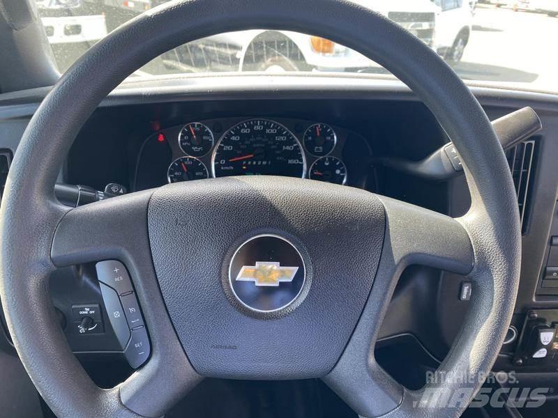 Chevrolet Express Мини бусове