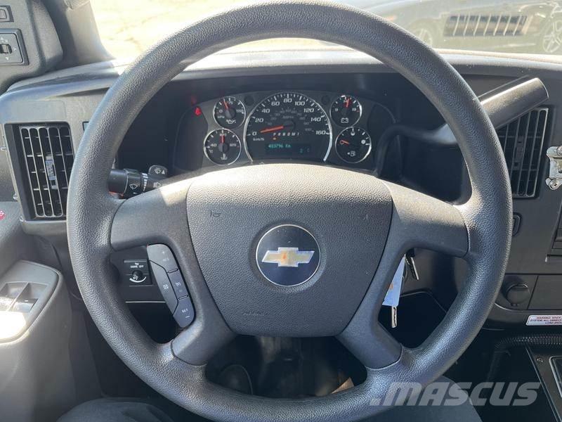 Chevrolet Express Мини бусове