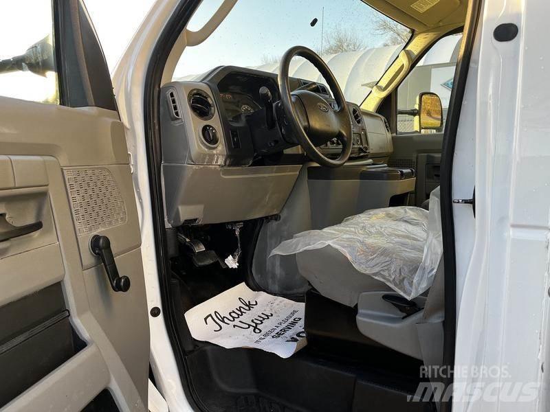 Ford Econoline Ванове за доставки