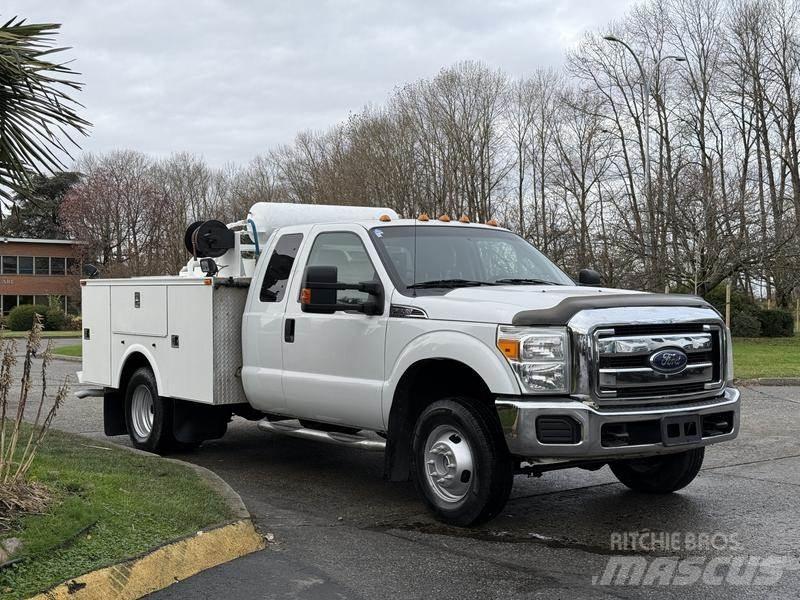 Ford F-350 SD Общински/универсални превозни средства
