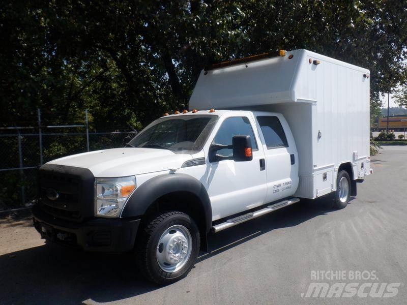 Ford F-550 Общински/универсални превозни средства
