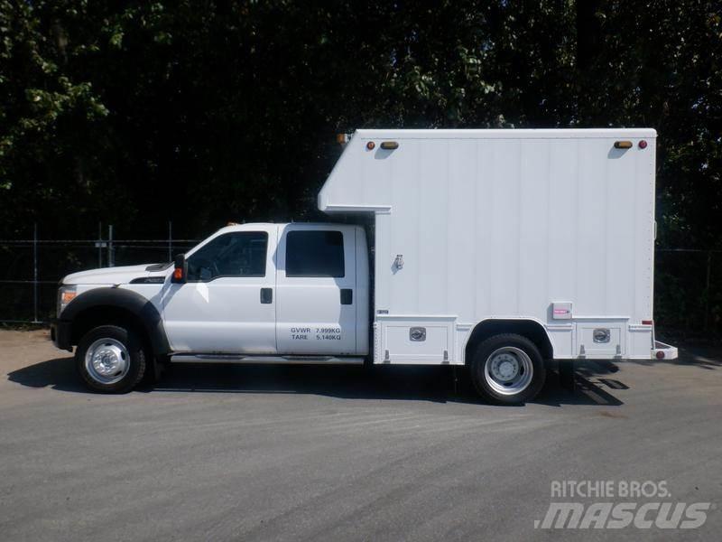 Ford F-550 Общински/универсални превозни средства

