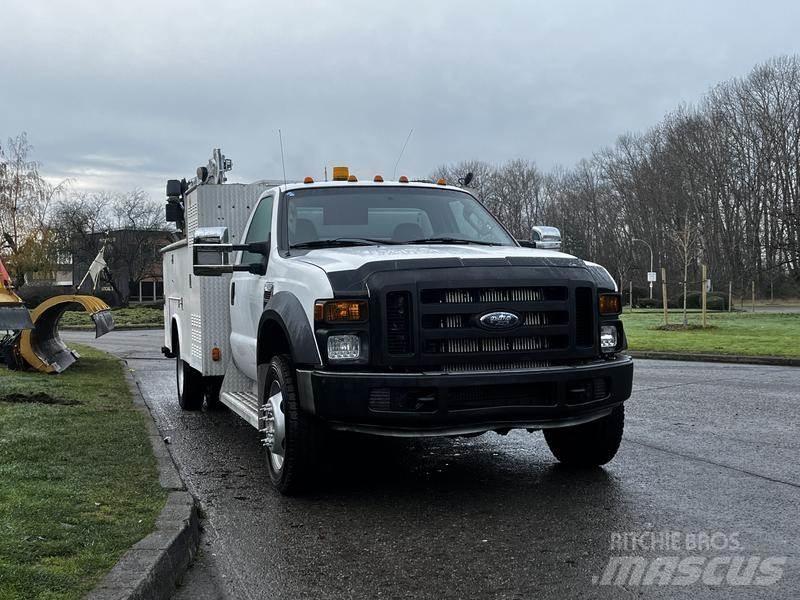 Ford F-550 Общински/универсални превозни средства
