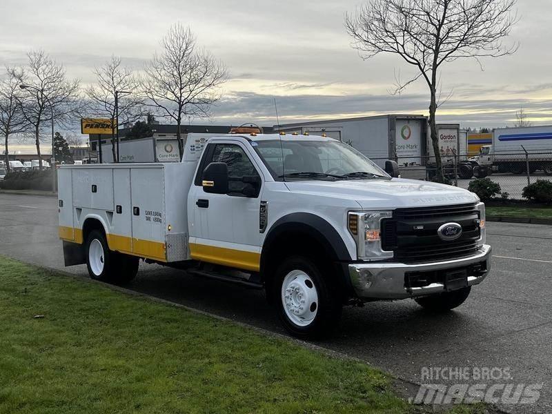 Ford F-550 Общински/универсални превозни средства
