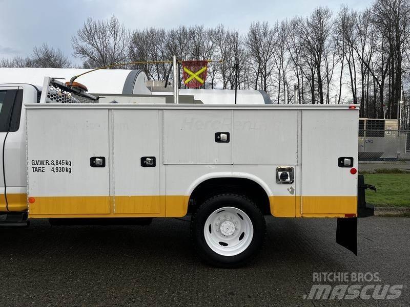 Ford F-550 Общински/универсални превозни средства
