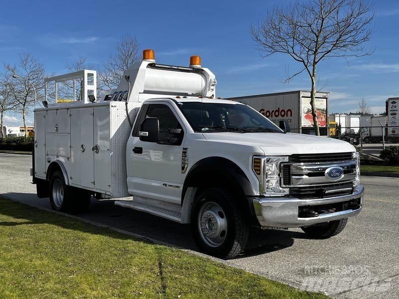Ford F-550 Общински/универсални превозни средства
