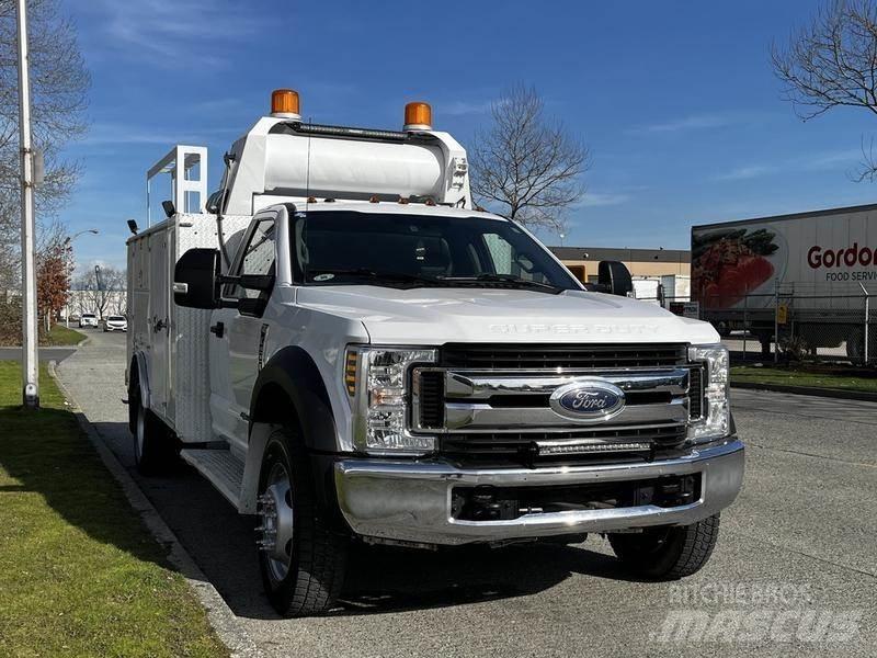 Ford F-550 Общински/универсални превозни средства

