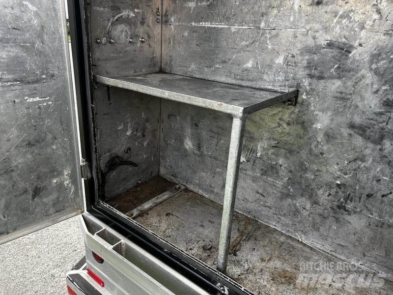Ford F-550 Общински/универсални превозни средства
