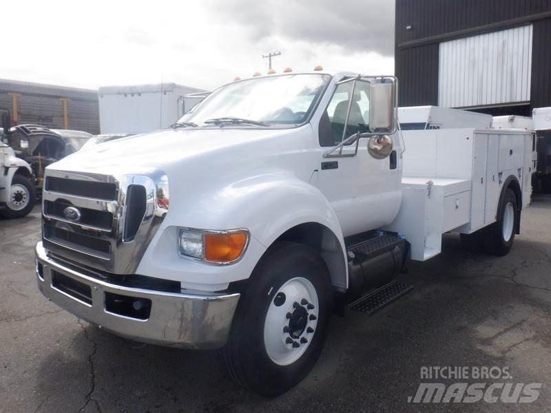 Ford F-750 Общински/универсални превозни средства
