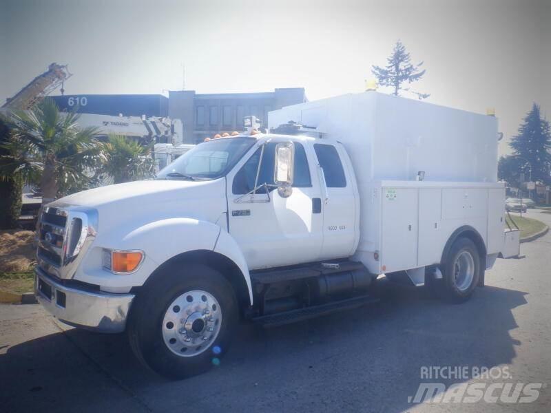 Ford F-750 Общински/универсални превозни средства
