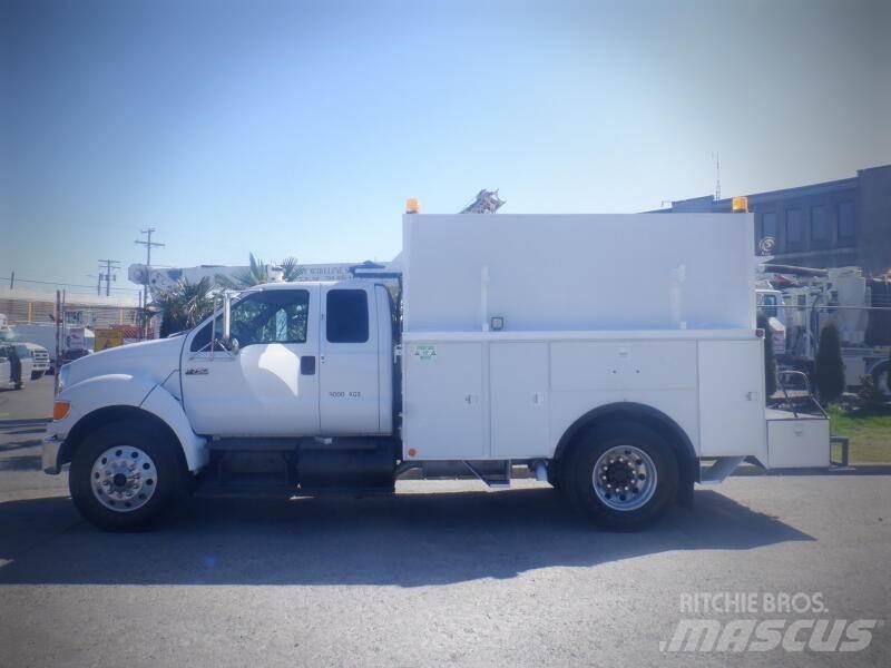 Ford F-750 Общински/универсални превозни средства
