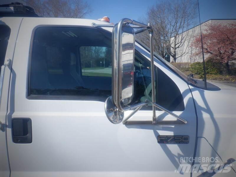 Ford F-750 Общински/универсални превозни средства

