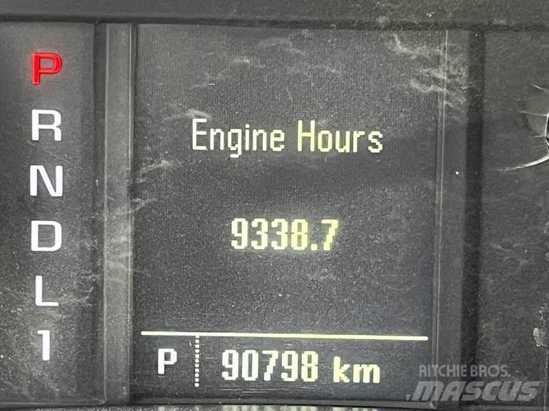 GMC Sierra 3500HD Бордови