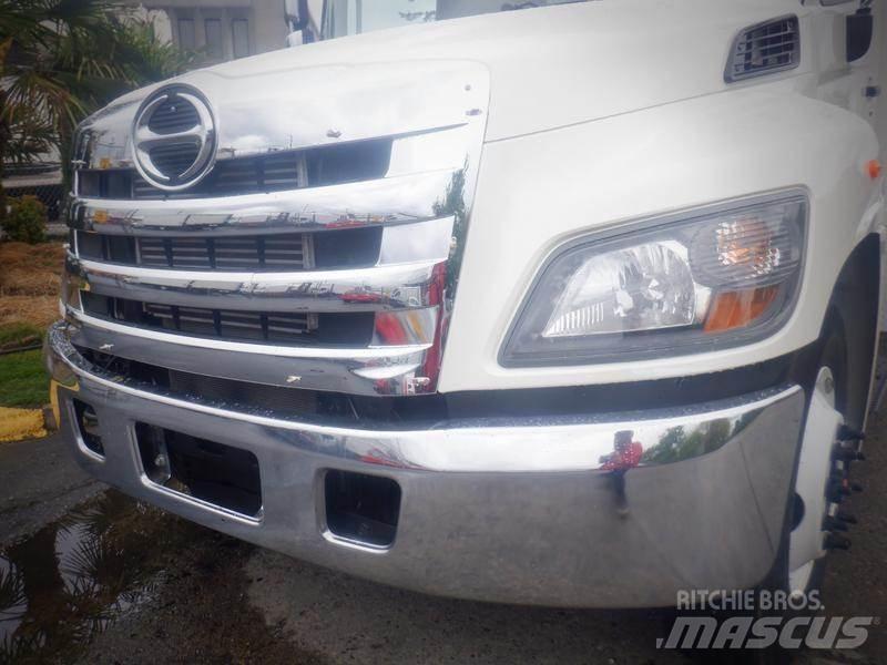 Hino 308 Общински/универсални превозни средства
