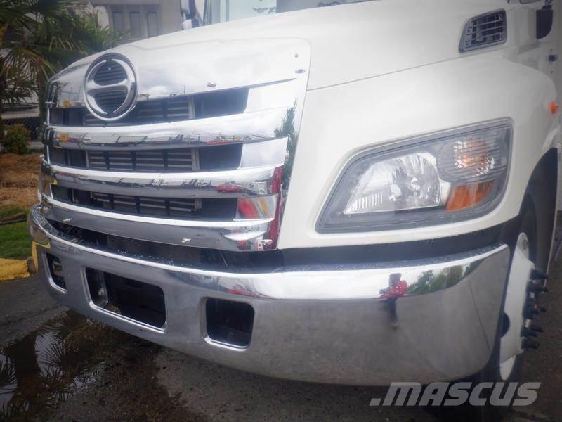 Hino 338 Общински/универсални превозни средства
