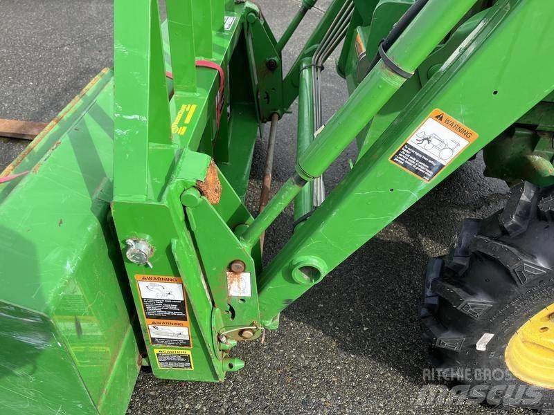 John Deere 790 Трактори