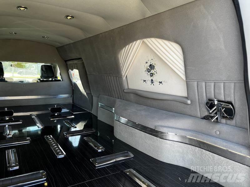Lincoln MKT Коли