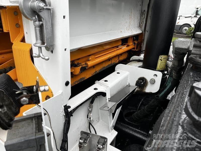 Peterbilt 320 Камиони за отпадъци