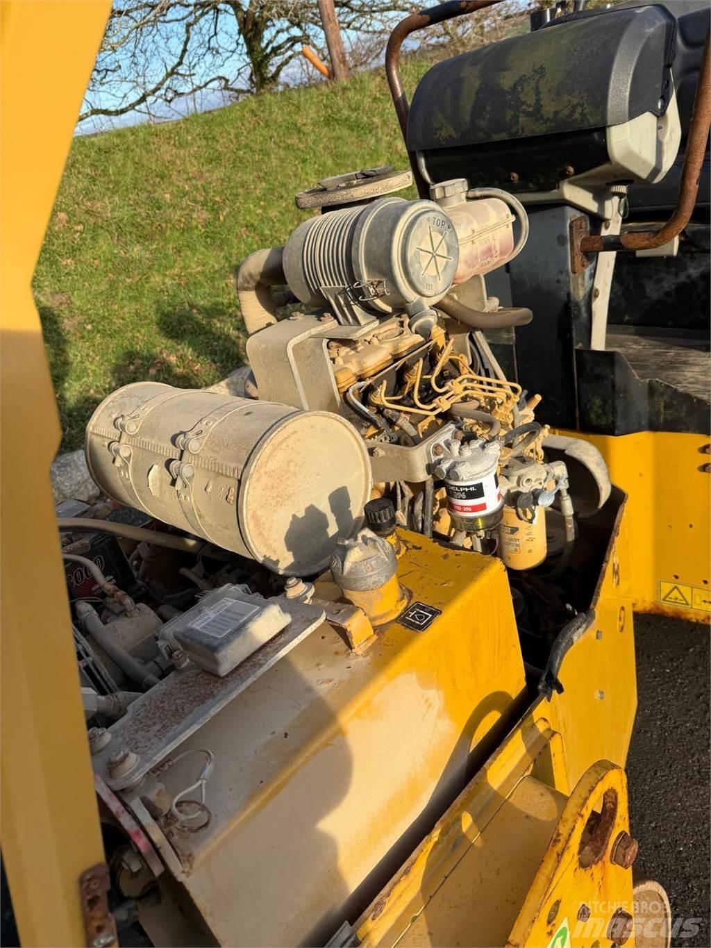 CAT CB24B Двойни барабанни ролки
