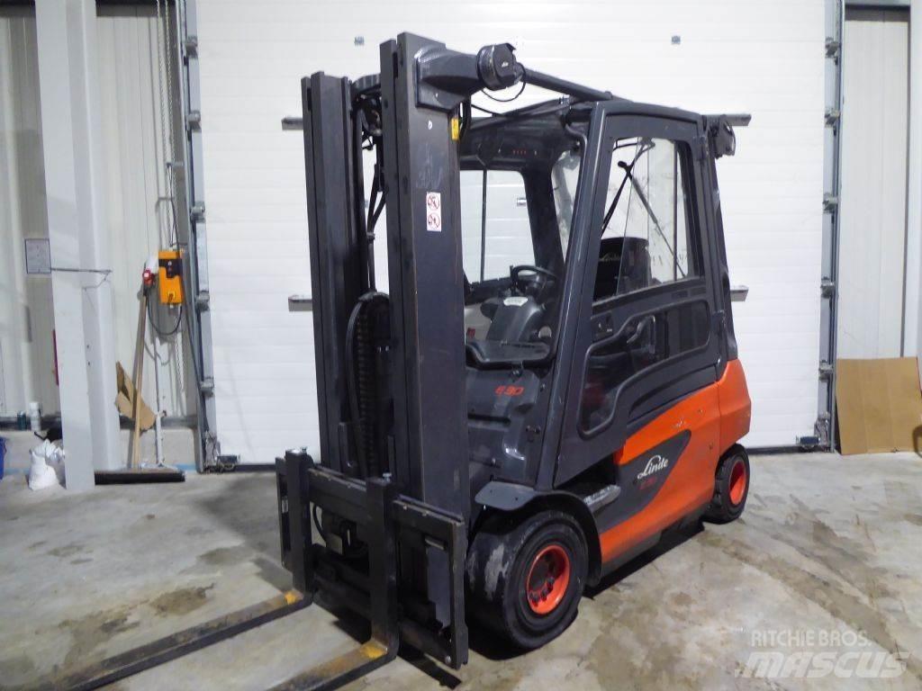 Linde E30-01 Електрически вилични кари-повдигачи