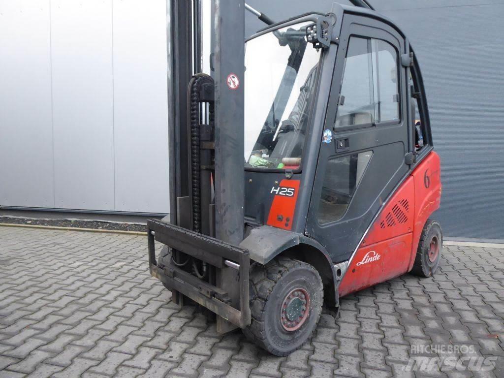 Linde H25T-01 Камиони с АГУ