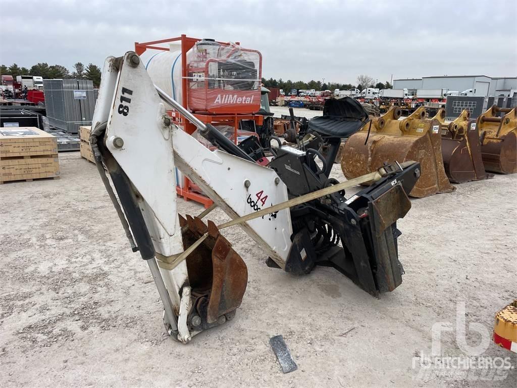 Bobcat 811 Товарачи със заден ескаватор