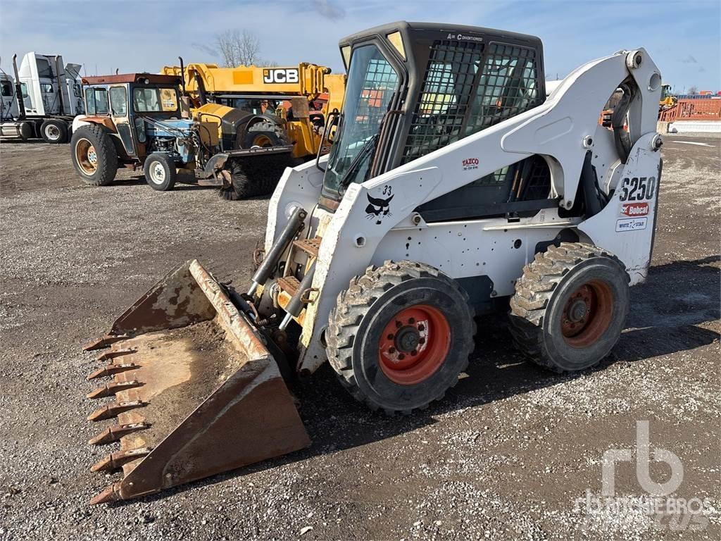 Bobcat S250 Мини товарачи
